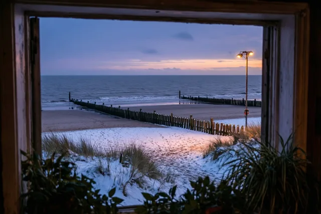Winteravond met zeezicht