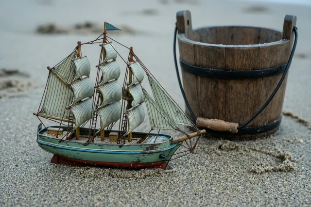Strandvakantie met speelgoed van vroeger