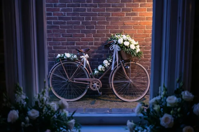 Trouwlinten aan de fiets