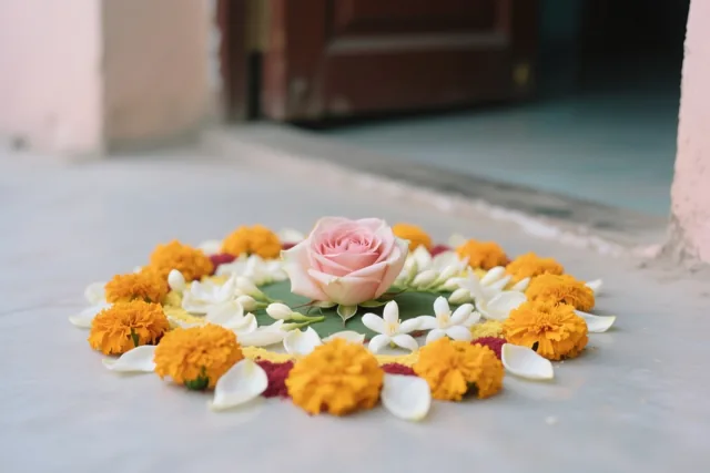 Diwali in een bloemenkring