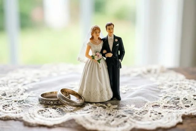 Klein bruidspaar, grote liefde