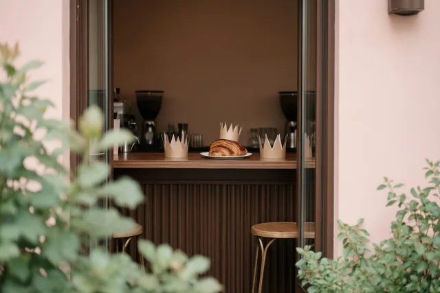 Drie kronen in het café