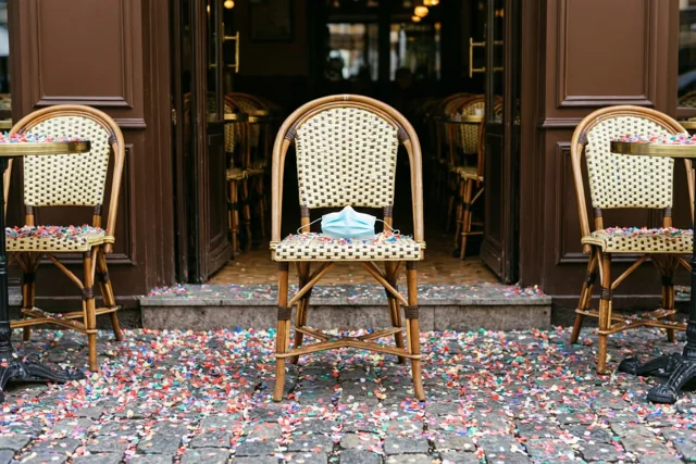 Carnaval tussen de caféstoelen