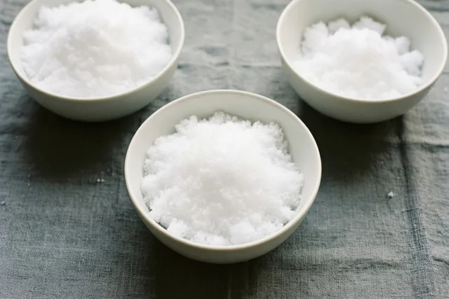 Drie schaaltjes winterstilte