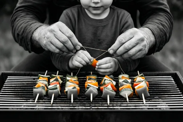 Kleurrijke brochettes met papa