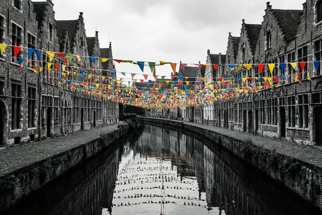 De reien bekennen feestkleur