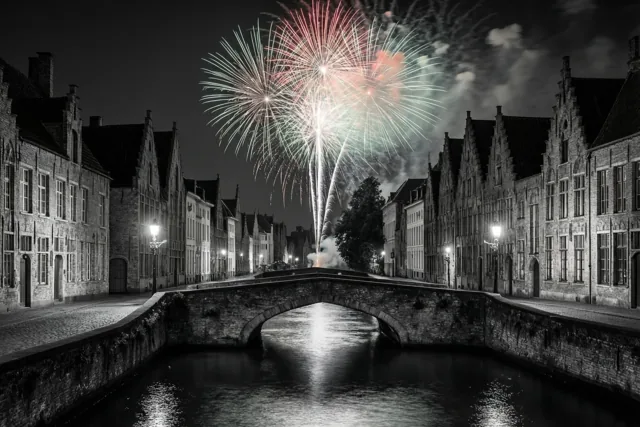 Kleur boven de nieuwjaarsbrug