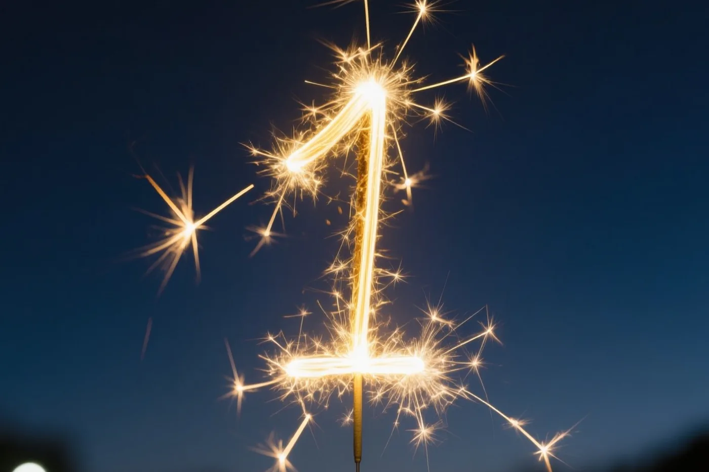 Een sterretje in de vorm van het cijfer 1 maakt gouden lichtsporen tegen een donkerblauwe nachtlucht.
