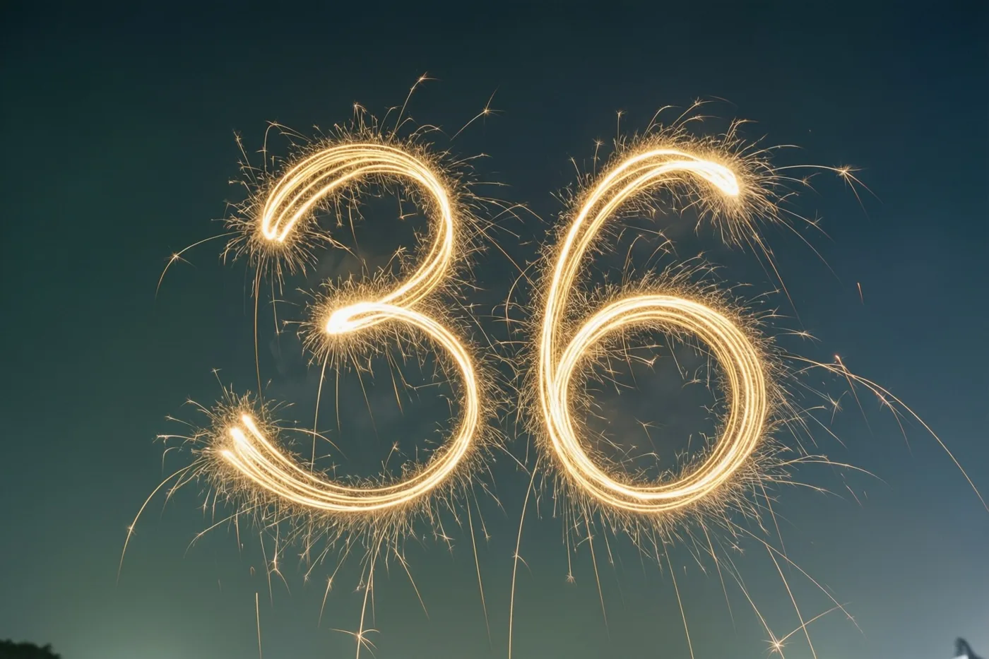 Gouden lichtsporen van sterretjes vormen het getal 36 tegen een donkerblauwe nachtelijke hemel.