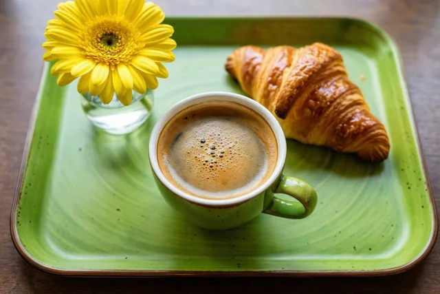 Koffie, croissant en een sorry