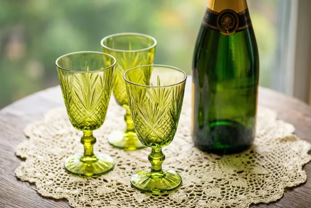 Een toost in groen kristal