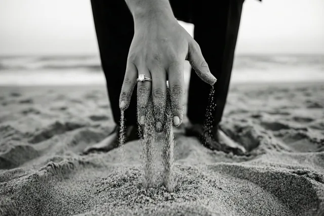Een handvol zand, samen verloofd