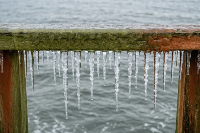 De pier in winterrust