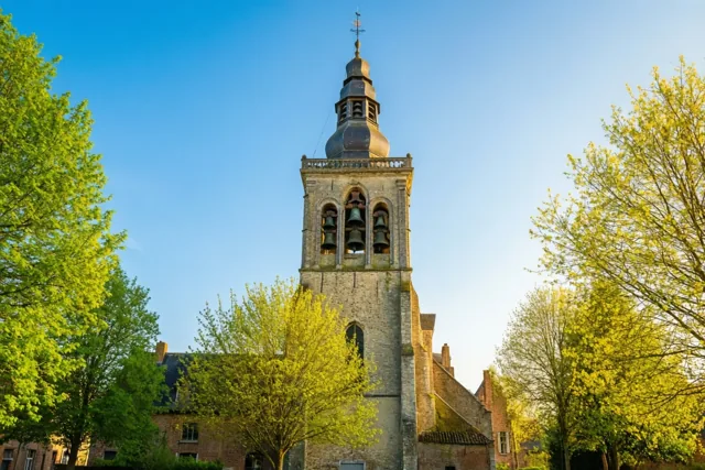 Paasrust rond de kerktoren