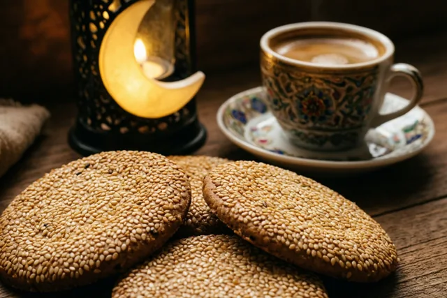 Koffie en koekjes voor Suikerfeest