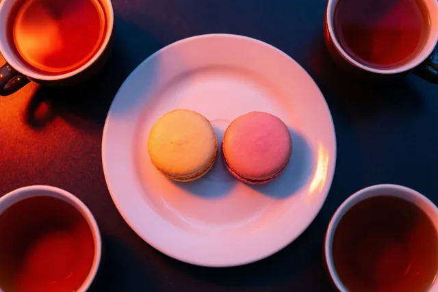 Zoet gezelschap aan tafel