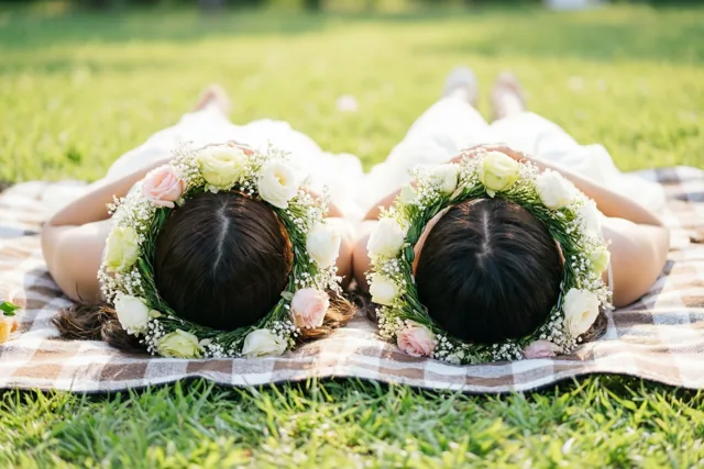Samen dromen met bloemenkronen
