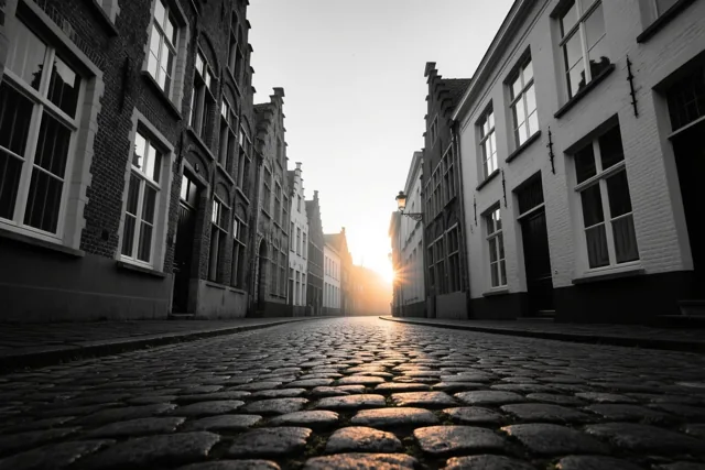 Gouden morgen tussen de gevels