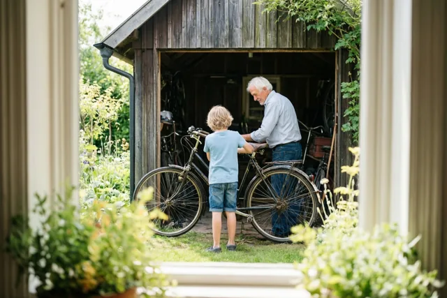 Met opa aan de fiets