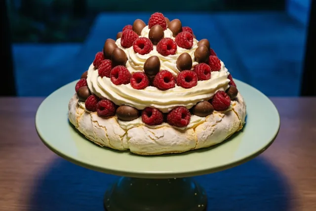Pasen met een toren pavlova