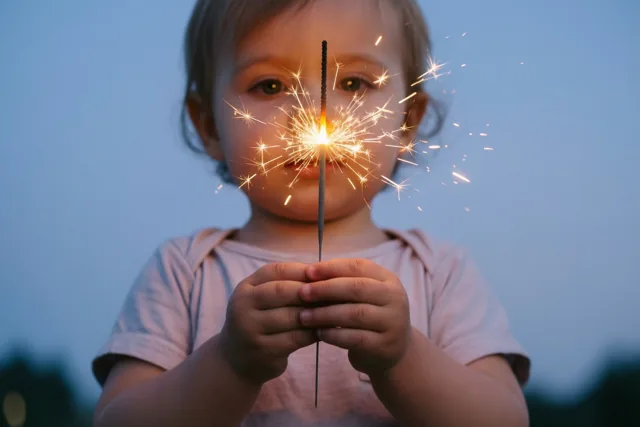 Kleine handjes, sprankelend nieuwjaar