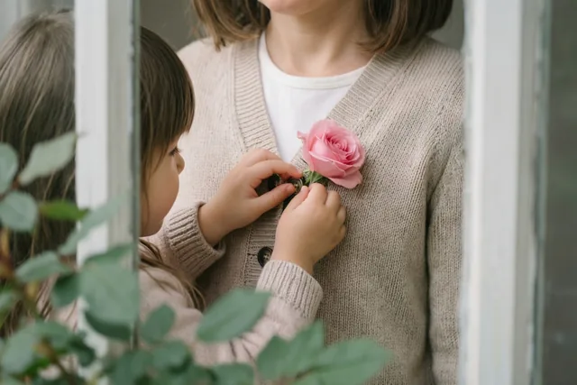 Een roos voor mama's knoopsgat