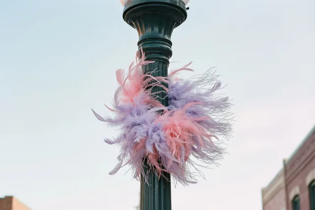 Lantaarnpaal in carnavalskostuum