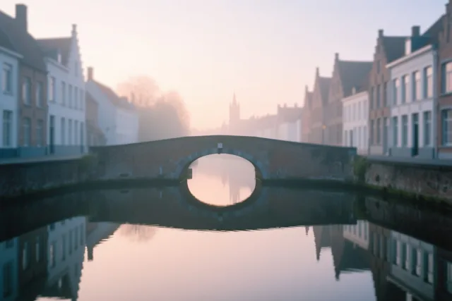 De stad ontwaakt aan het water