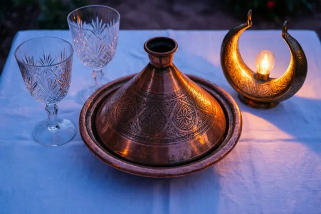 Gouden licht aan tafel