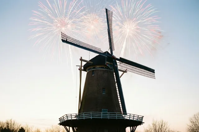 Nieuwjaarskleur rond de molenwieken