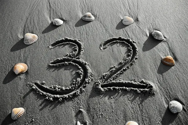 32 in zachte grijstinten