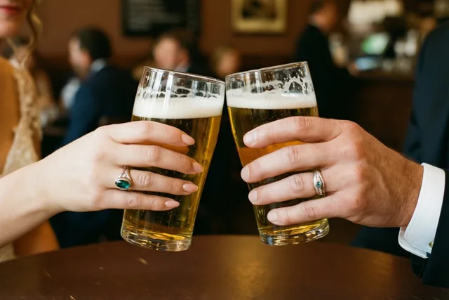 Een pint op jullie huwelijk