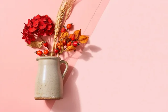 Herfstboeket met een roze toets