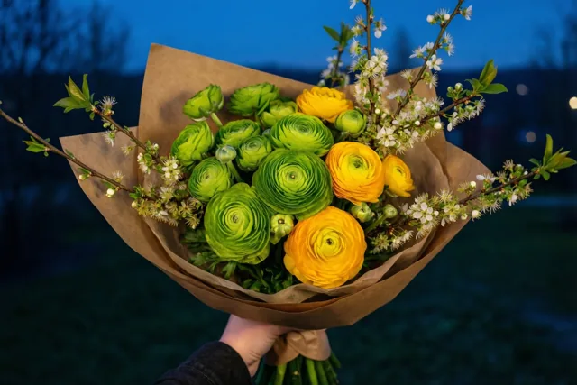 Een handvol lentebloemen