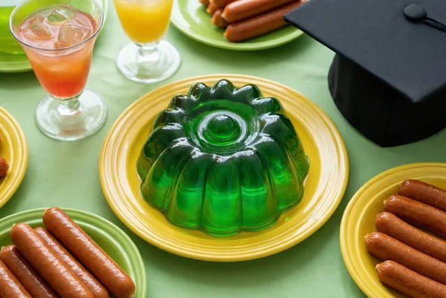 Geslaagd aan de retrofeesttafel