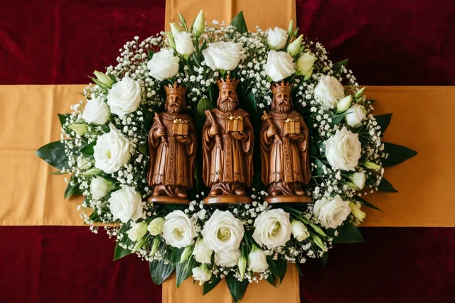 Koningen in een bloemenkring