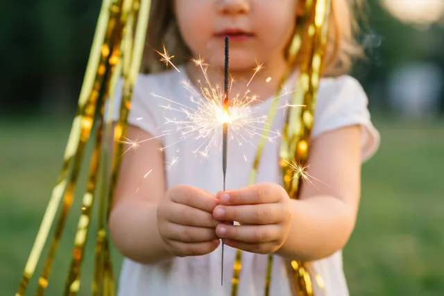 Kinderhandjes vol feestlicht