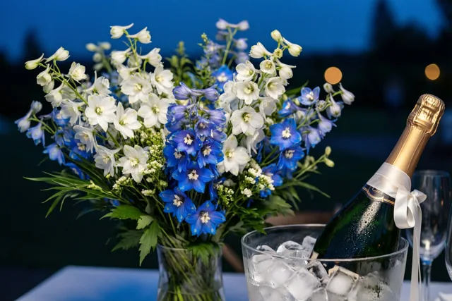 Een feestelijk boeket in blauw
