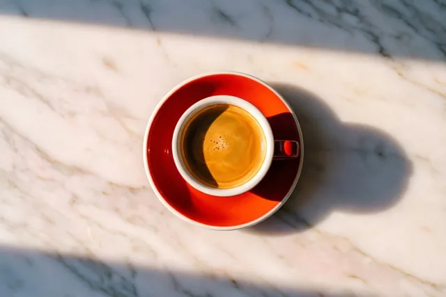 Ochtendlicht bij de koffie